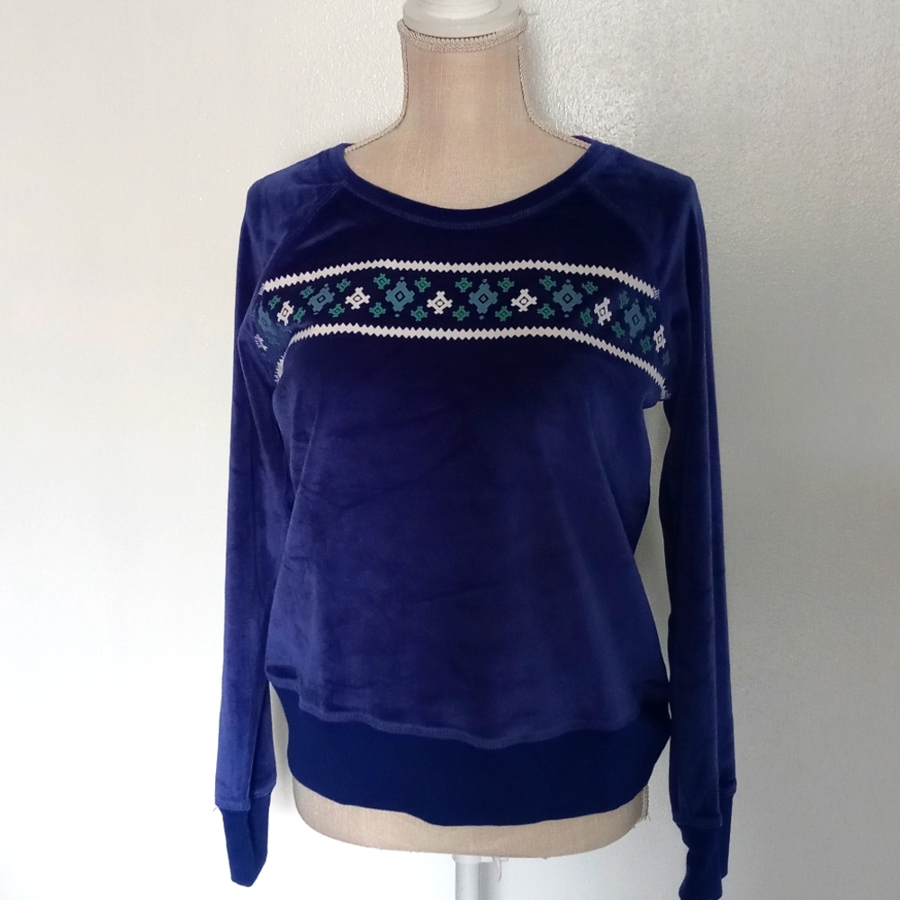 Mukluks long sleeve  sweater top